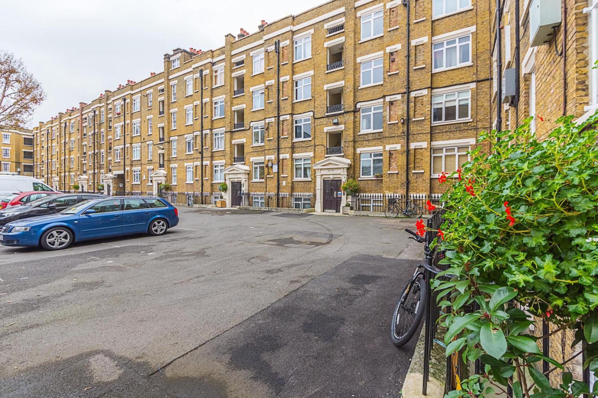Bridge Compact Apartment, Sleeps 3 , Tube 3 Mins Walk , Zone 1 , Weekly Offers Apartment London